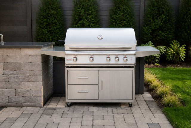 Freestanding Gas Grill vs. Built-In Grill: What Fits Your Backyard?