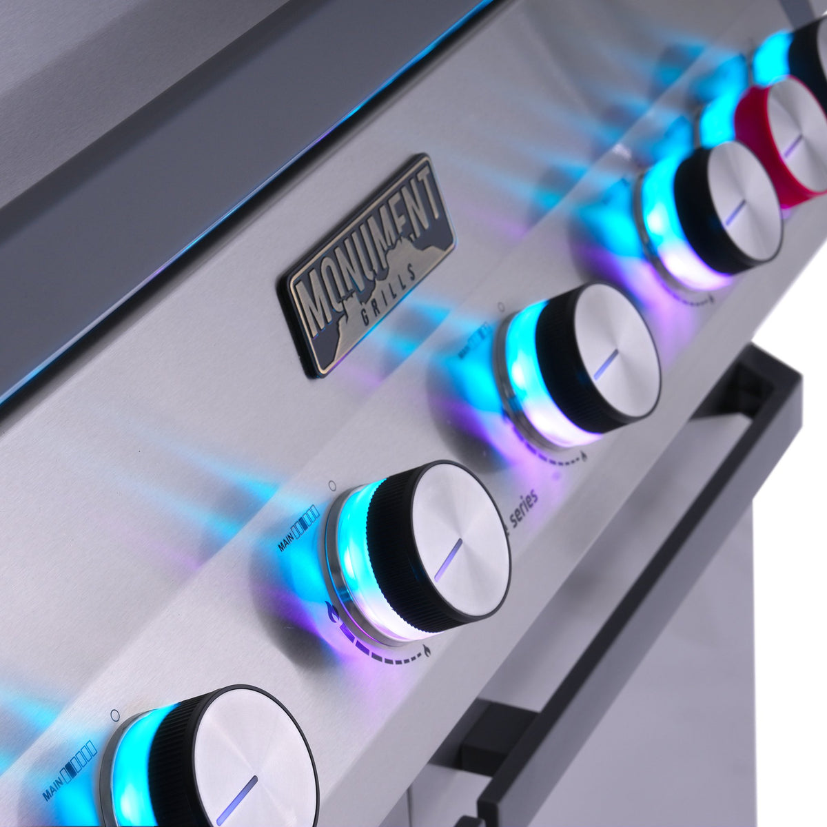 Monument Grills Eminence 605 gas grill, knob lights glowing blue