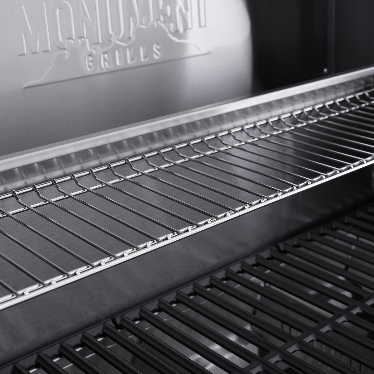 Monument Grills Eminence 405 gas grill, warming rack