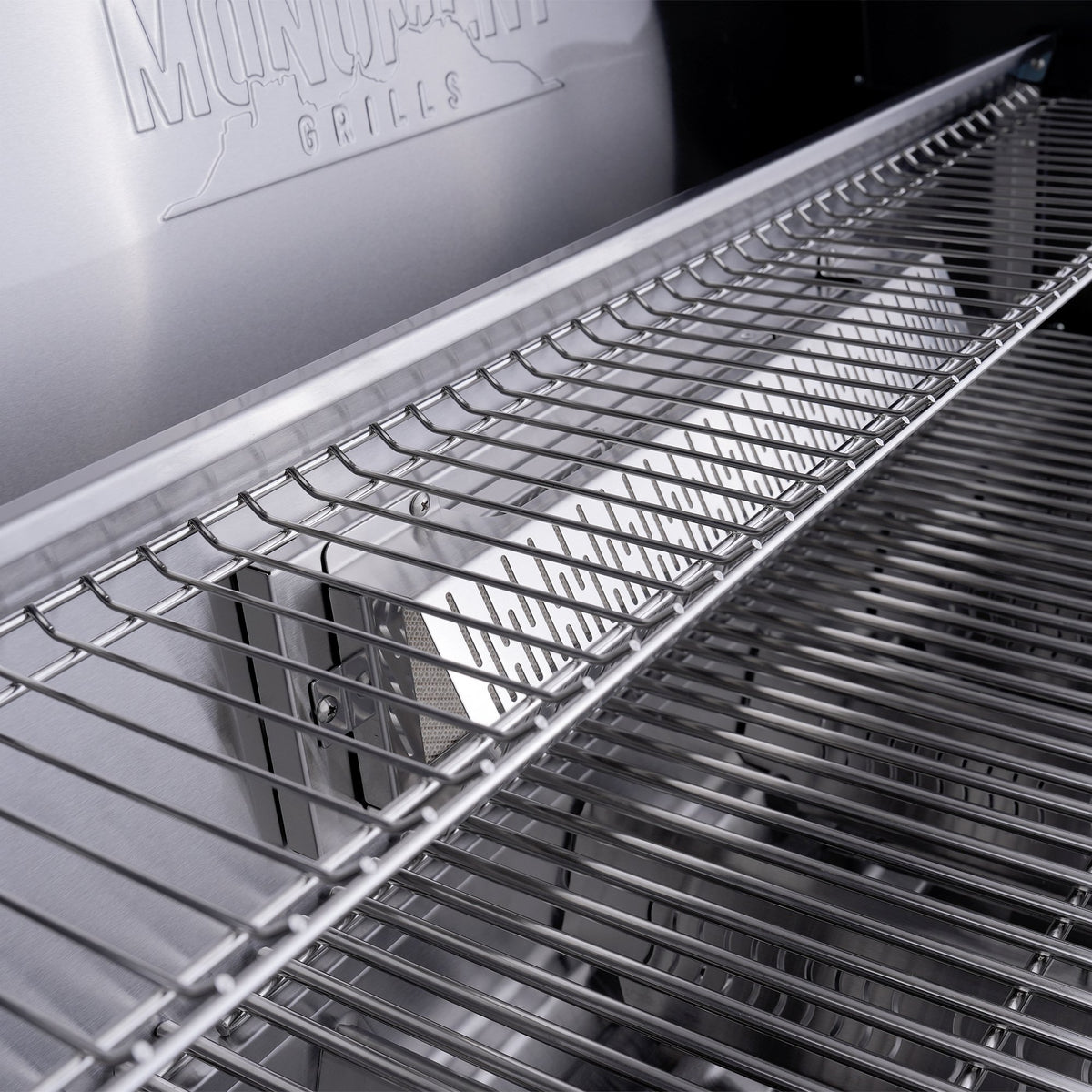 Monument Grills Eminence 605 gas grill, warming rack