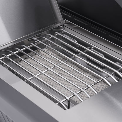 Monument Grills Eminence 405 gas grill, side sear burner