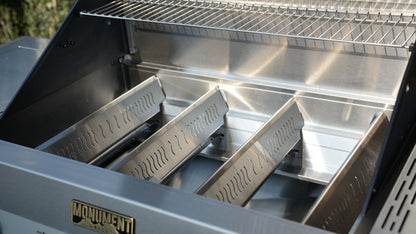 Monument Grills Eminence 405 gas grill, firebox with flame tamers