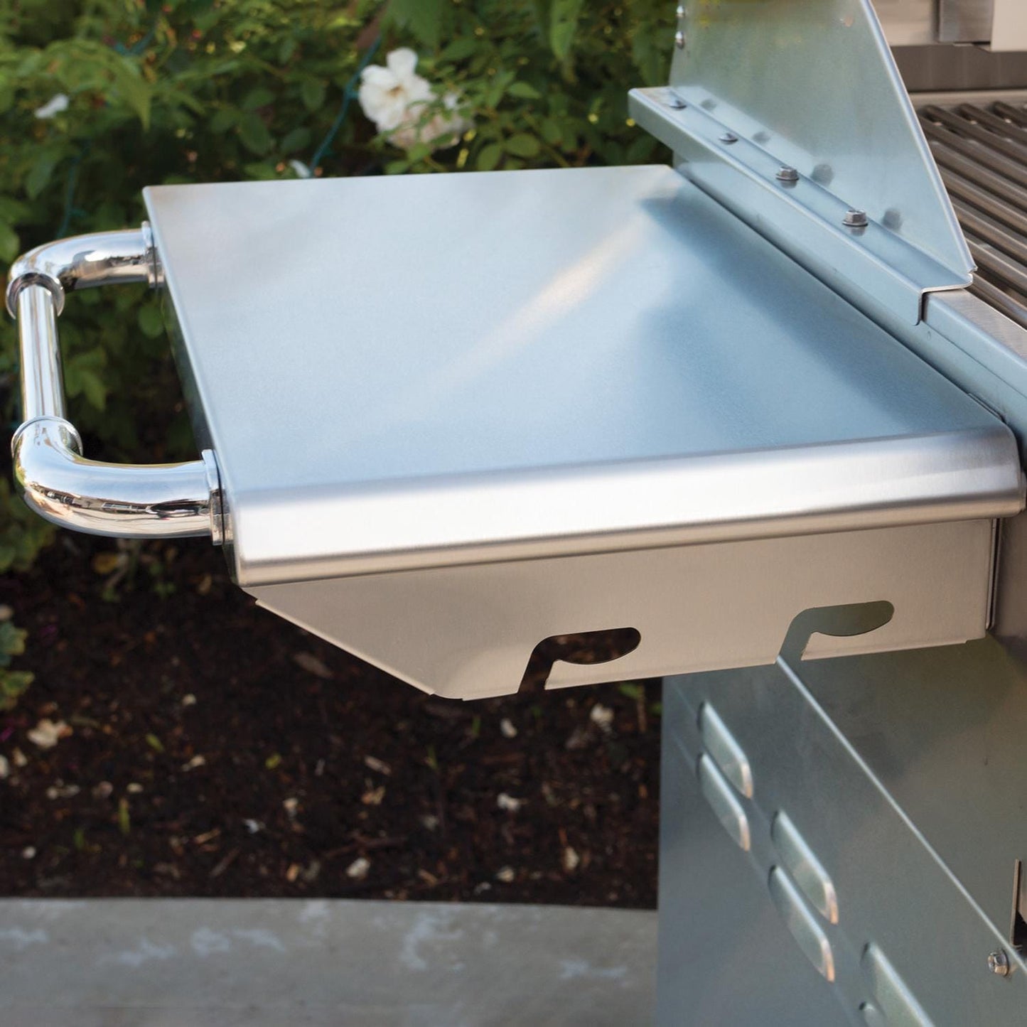 Stainless steel side shelf on the Bull Brahma freestanding gas grill
