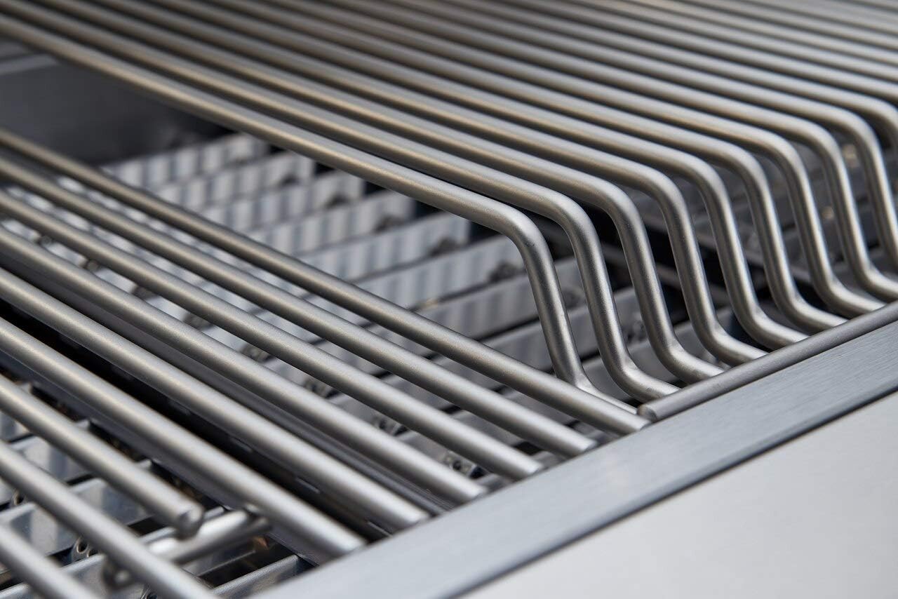 Multi-level stainless steel cooking grids on the Broilmaster G-Series Elite grill