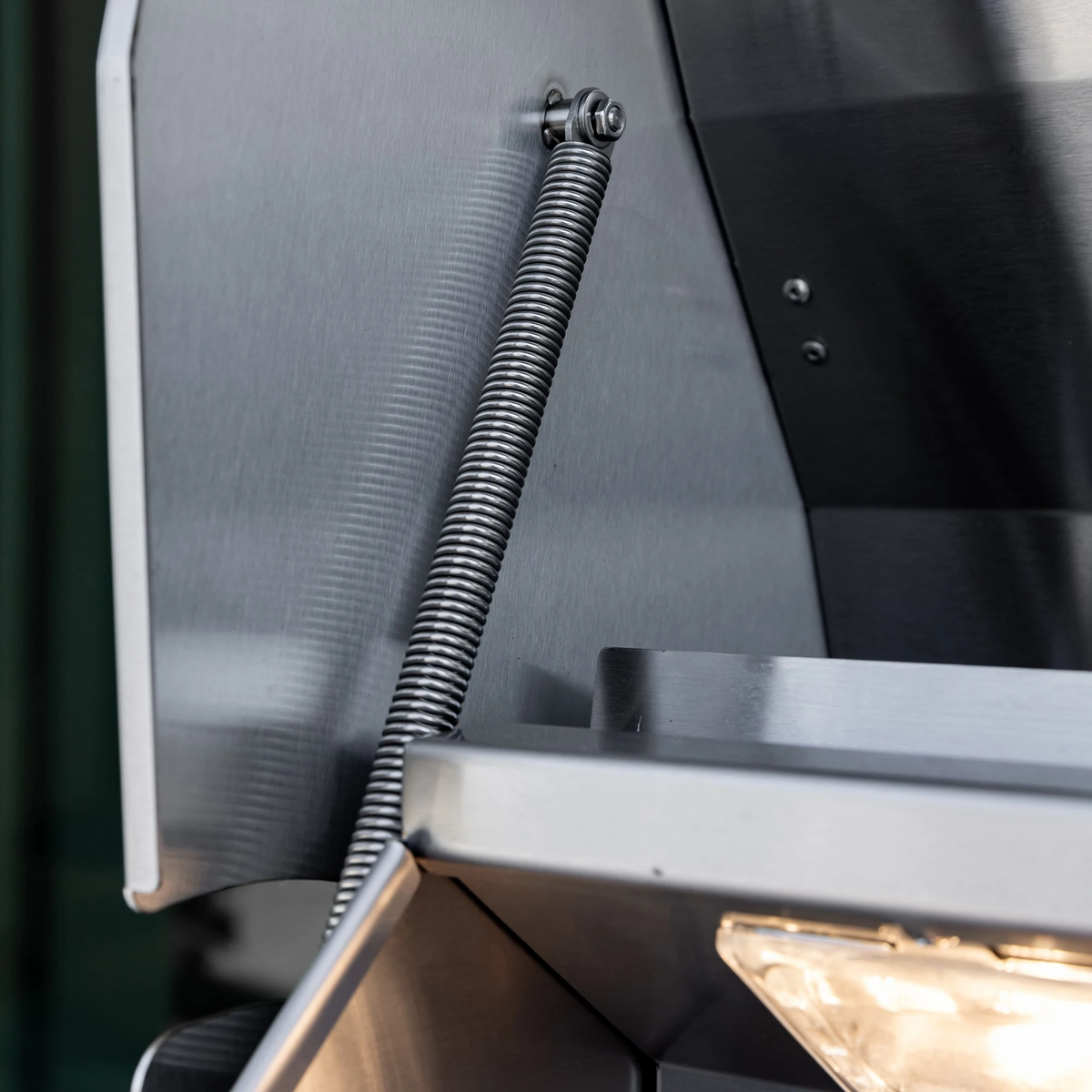 Summerset TRL Pro 40-inch built-in gas grill spring-assisted hood detail