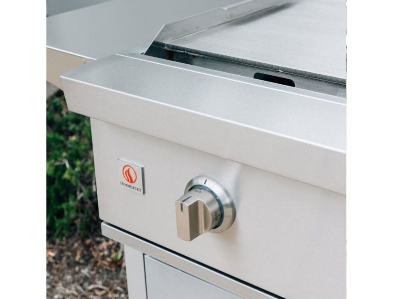 Summerset Griddle Pro control knob, LED bezel, and stainless steel cooking surface