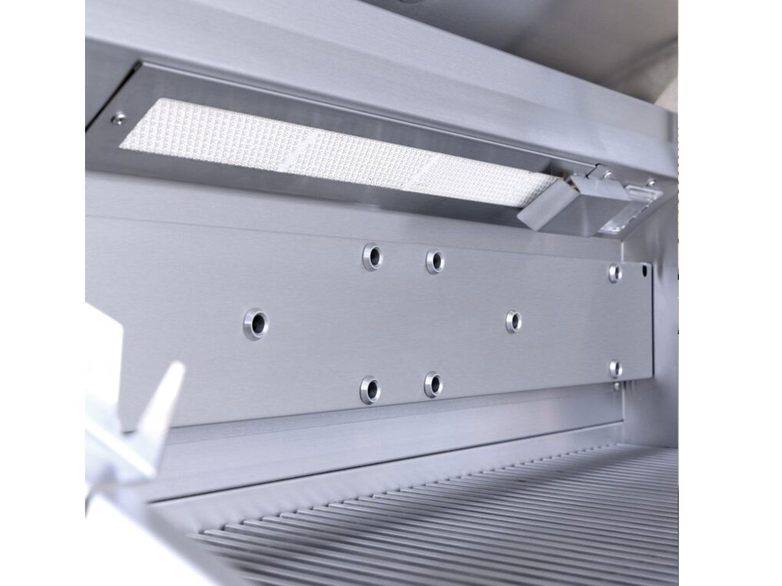 304 stainless steel interior of the Summerset Quest grill