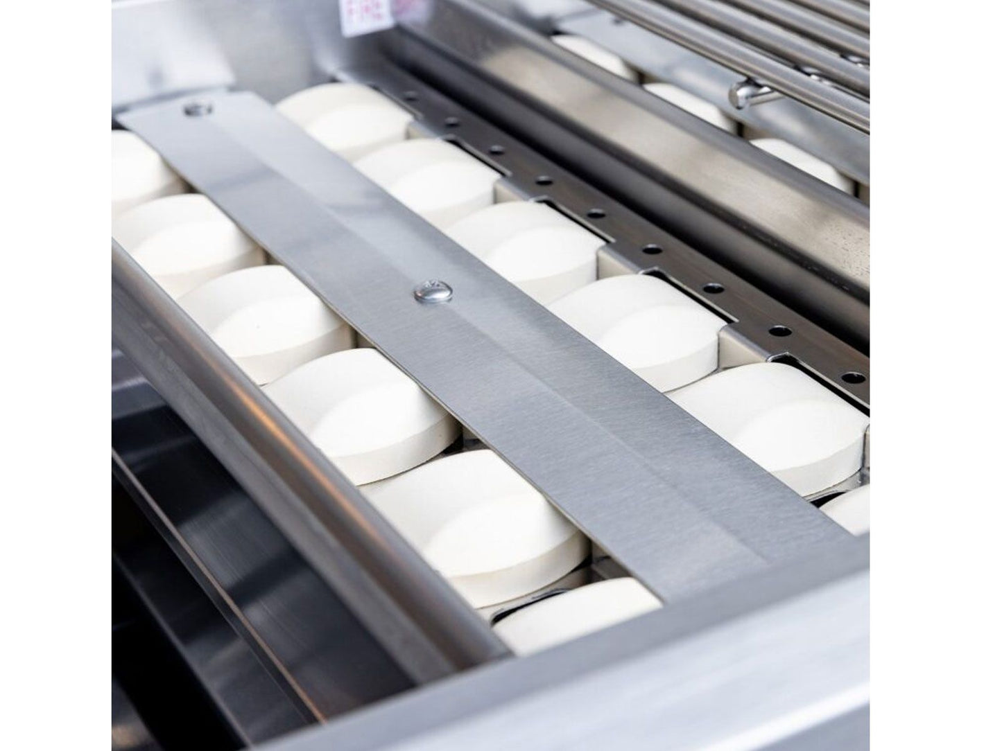 LED burner-status lighting on a Summerset Sizzler Pro gas grill control panel