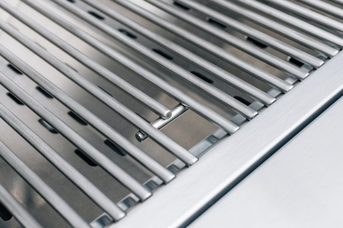 Summerset Resort 30-Inch 2-Burner Built-In Gas Grill – cooking grates edge detail
