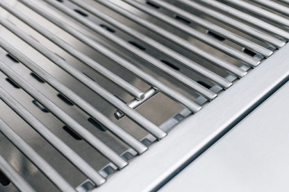 Summerset Resort 30-Inch 2-Burner Built-In Gas Grill – cooking grates edge detail